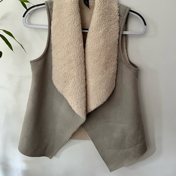 Ralph Lauren Faux Shearling and Suede Vest in Gray size S - Picture 2 of 6
